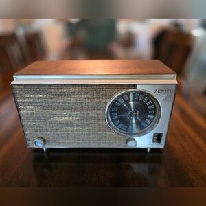 Vintage 60s McM Zenith Table Radio